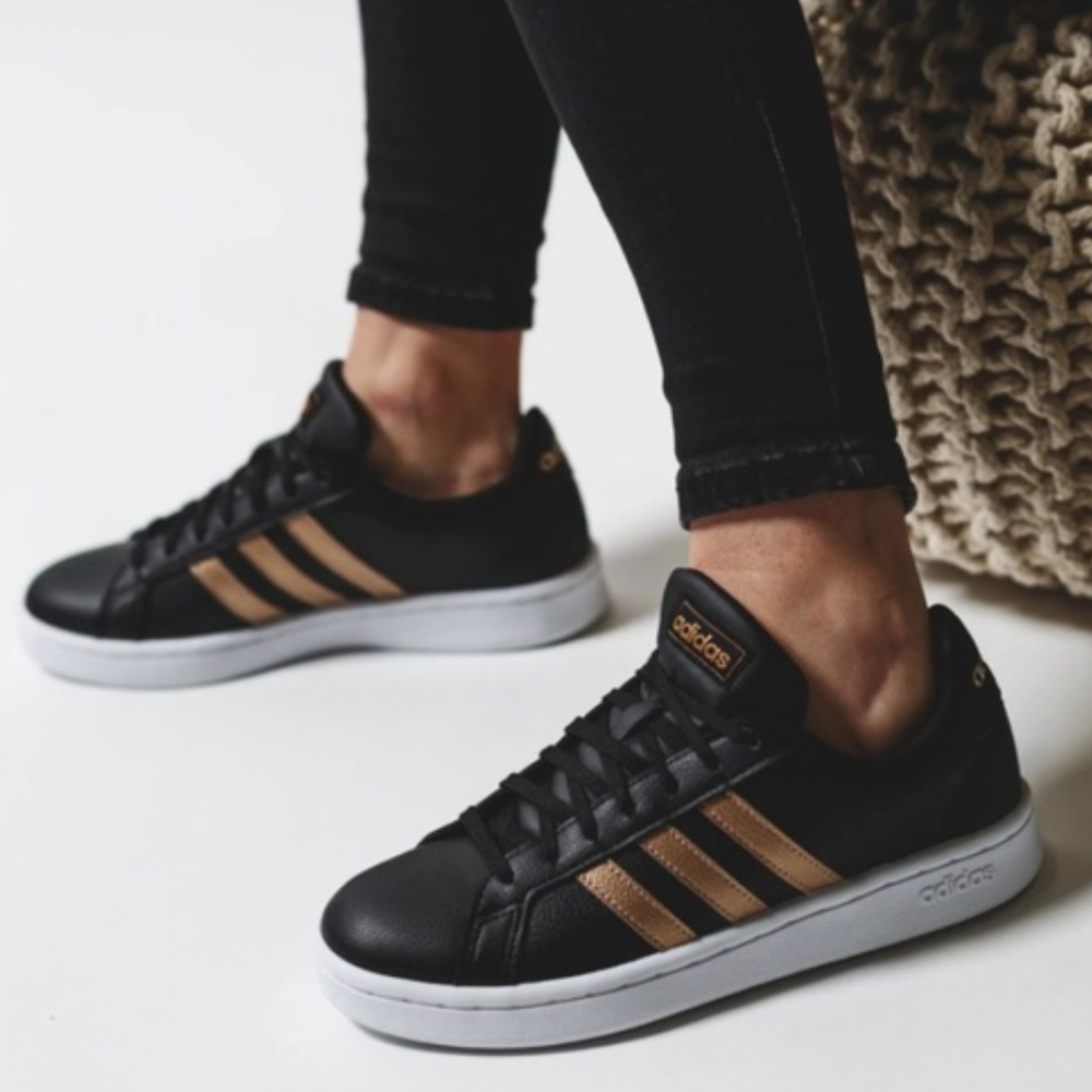 EUC 🌟 Adidas Shoes